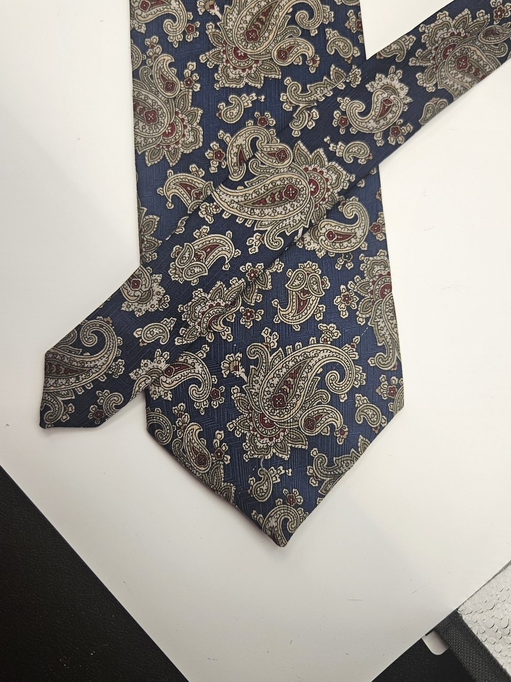 Like New Navy Paisley Men's Silk Tie By David Taylor #4089